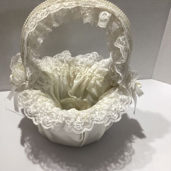 Vintage 1980's Flower Girl Basket,Handmade, Reused in 2020,2024 Pearls, Padded - Picture 2 of 6